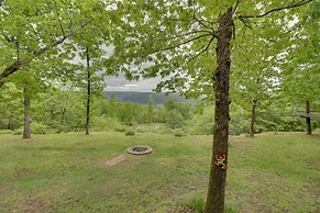 'bullfrog Bluff' Mountain View Cabin w/ Deck!
