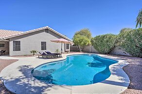 Phoenix Gem: Pool, Putting Green & Furnished Patio