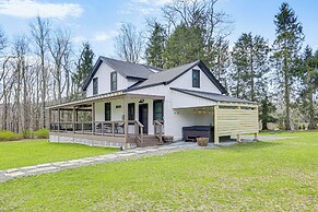 Hot Tub & Lake Access at Poconos Getaway!