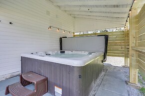 Hot Tub & Lake Access at Poconos Getaway!