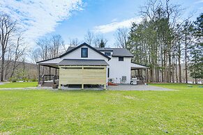 Hot Tub & Lake Access at Poconos Getaway!