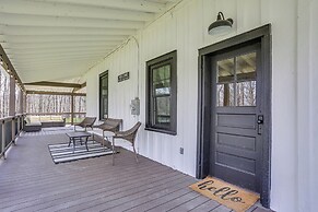 Hot Tub & Lake Access at Poconos Getaway!