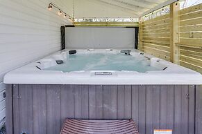 Hot Tub & Lake Access at Poconos Getaway!