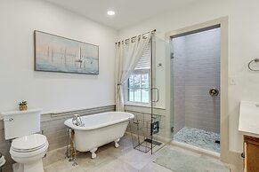 Hot Tub & Lake Access at Poconos Getaway!