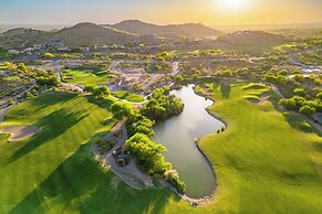Gold Canyon Golfer's Getaway w/ Scenic Views!