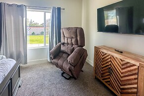 Charming Bakersfield Home w/ Yard & Patio!