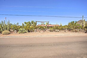 Dreamy Desert Studio w/ Deck + Pool Access!