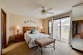 Loveland Townhome: Walkable to Lake & Park!