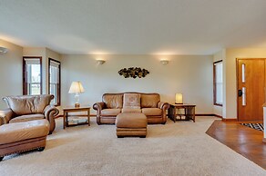 Loveland Townhome: Walkable to Lake & Park!