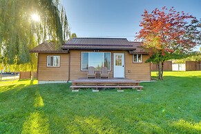 Lakeside Cabin w/ Beach ~ 14 Mi to Ski Area!