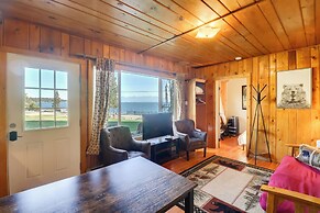 Lakeside Cabin w/ Beach ~ 14 Mi to Ski Area!