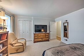 East Earl Retreat w/ Hot Tub < 4 Mi to Town!