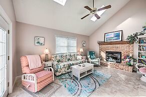 East Earl Retreat w/ Hot Tub < 4 Mi to Town!