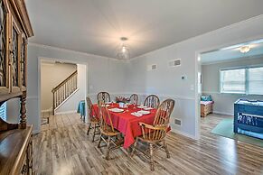 East Earl Retreat w/ Hot Tub < 4 Mi to Town!