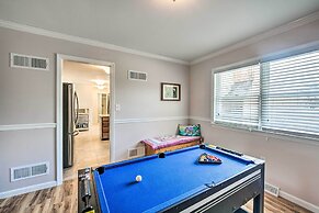 East Earl Retreat w/ Hot Tub < 4 Mi to Town!