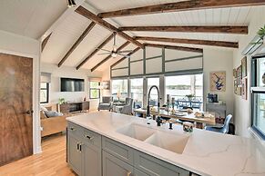 Dreamy Lake Norman Cottage w/ Panoramic Lake Views