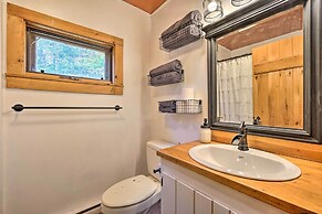 Whimsical Winhall Cottage w/ Private Hot Tub!