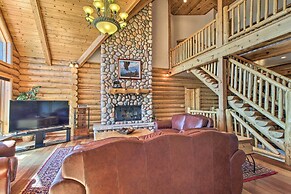 Hot Tub, Game Room & Theater: Luxe Show Low Home