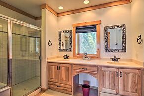 Hot Tub, Game Room & Theater: Luxe Show Low Home