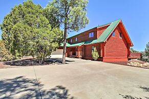 Hot Tub, Game Room & Theater: Luxe Show Low Home