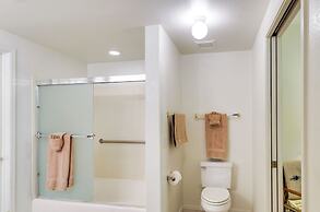 Phoenix Couples Condo w/ Deck & Resort Amenities!