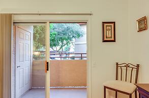 Phoenix Couples Condo w/ Deck & Resort Amenities!