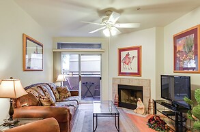 Phoenix Couples Condo w/ Deck & Resort Amenities!