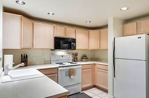 Phoenix Couples Condo w/ Deck & Resort Amenities!