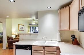 Phoenix Couples Condo w/ Deck & Resort Amenities!