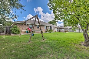 Pet-friendly Bryan Home < 5 Mi to Texas A & M!