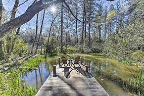 Peaceful Grass Valley Cottage w/ BBQ Grill + Yard!