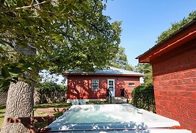 'august Schmidt' Fredericksburg Cottage w/ Hot Tub