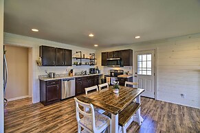 Cozy Bristol Home w/ Yard ~ 1 Mile to Downtown!