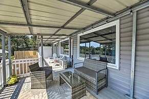 'the Grey Goose': Waterfront Home With Beach