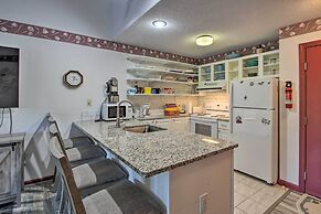 Resort Condo w/ Lake + Pool ~ 5 Mi to Flume Gorge!