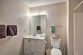 Resort Condo w/ Lake + Pool ~ 5 Mi to Flume Gorge!