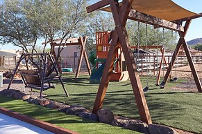 Phoenix 'kick Back Corral' w/ Outdoor Oasis!