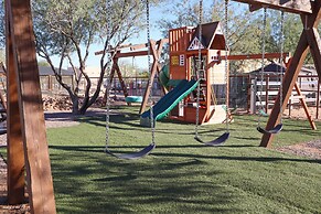 Phoenix 'kick Back Corral' w/ Outdoor Oasis!