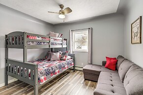 Charming Curtis House: Large Deck w/ Lake View!