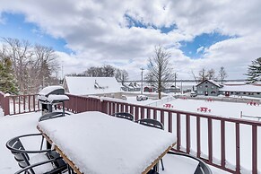 Charming Curtis House: Large Deck w/ Lake View!