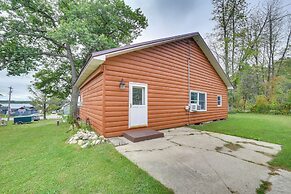 Charming Curtis House: Large Deck w/ Lake View!
