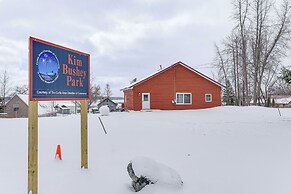 Charming Curtis House: Large Deck w/ Lake View!