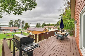Charming Curtis House: Large Deck w/ Lake View!