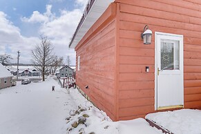 Charming Curtis House: Large Deck w/ Lake View!