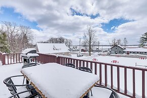 Charming Curtis House: Large Deck w/ Lake View!
