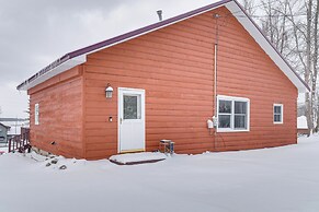 Charming Curtis House: Large Deck w/ Lake View!