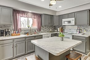 Charming Curtis House: Large Deck w/ Lake View!
