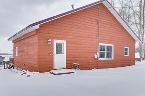 Charming Curtis House: Large Deck w/ Lake View!