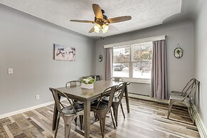 Charming Curtis House: Large Deck w/ Lake View!
