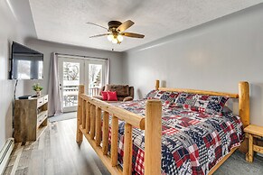 Charming Curtis House: Large Deck w/ Lake View!